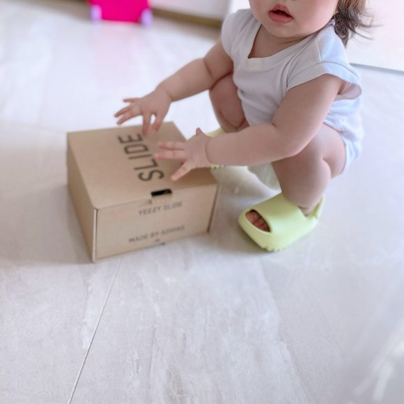 YEEZY X ADIDAS Glow Green Infant Slide Sandals NIB - Picture 12 of 13